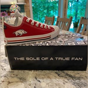 Arkansas Razorback Skicks New “Converse Style” shoes unisex Ladies 7, Mens 5